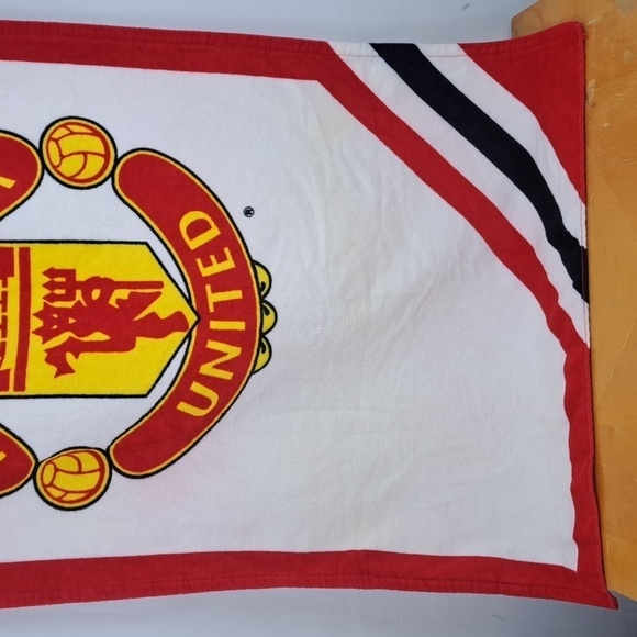 2003 Manchester United FC offical logo white & red soccer beach bath gym towel - Picture 3 of 6